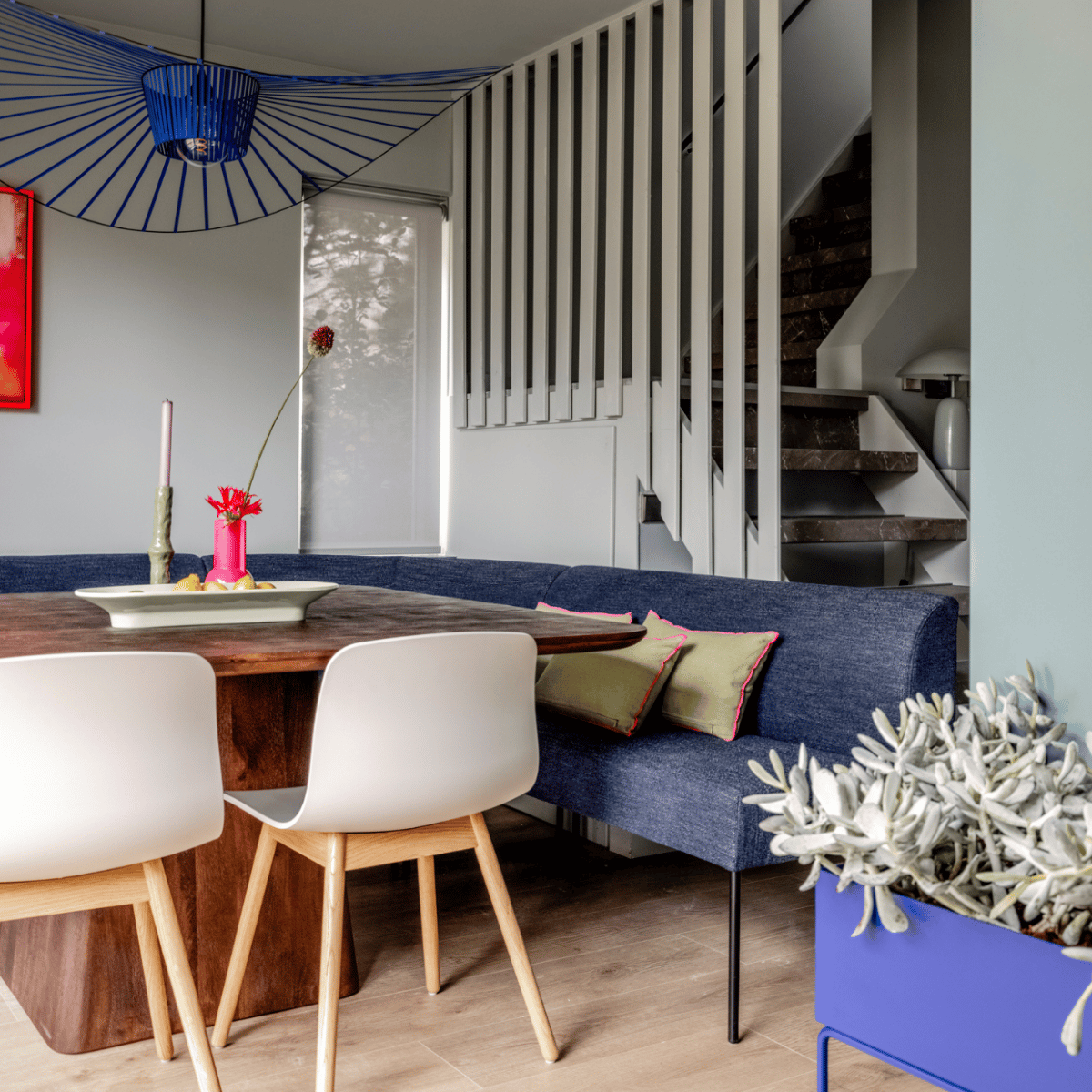 In de moodboards van het stel ziet stylist Fietje één overeenkomst: de kleur groen. ‘Bij Joëlle is het de kleur om te knallen, voor Daniël een kleur die rust uitstraalt’. 