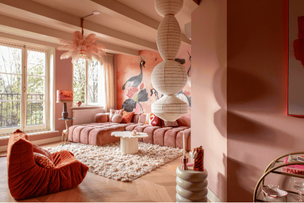 Roze, een kleur voor een Barbie-interieur? Not! Dat bewijst Quinty. En ze bedacht meer statements voor haar nieuwe huis bomvol lef en persoonlijkheid. 
