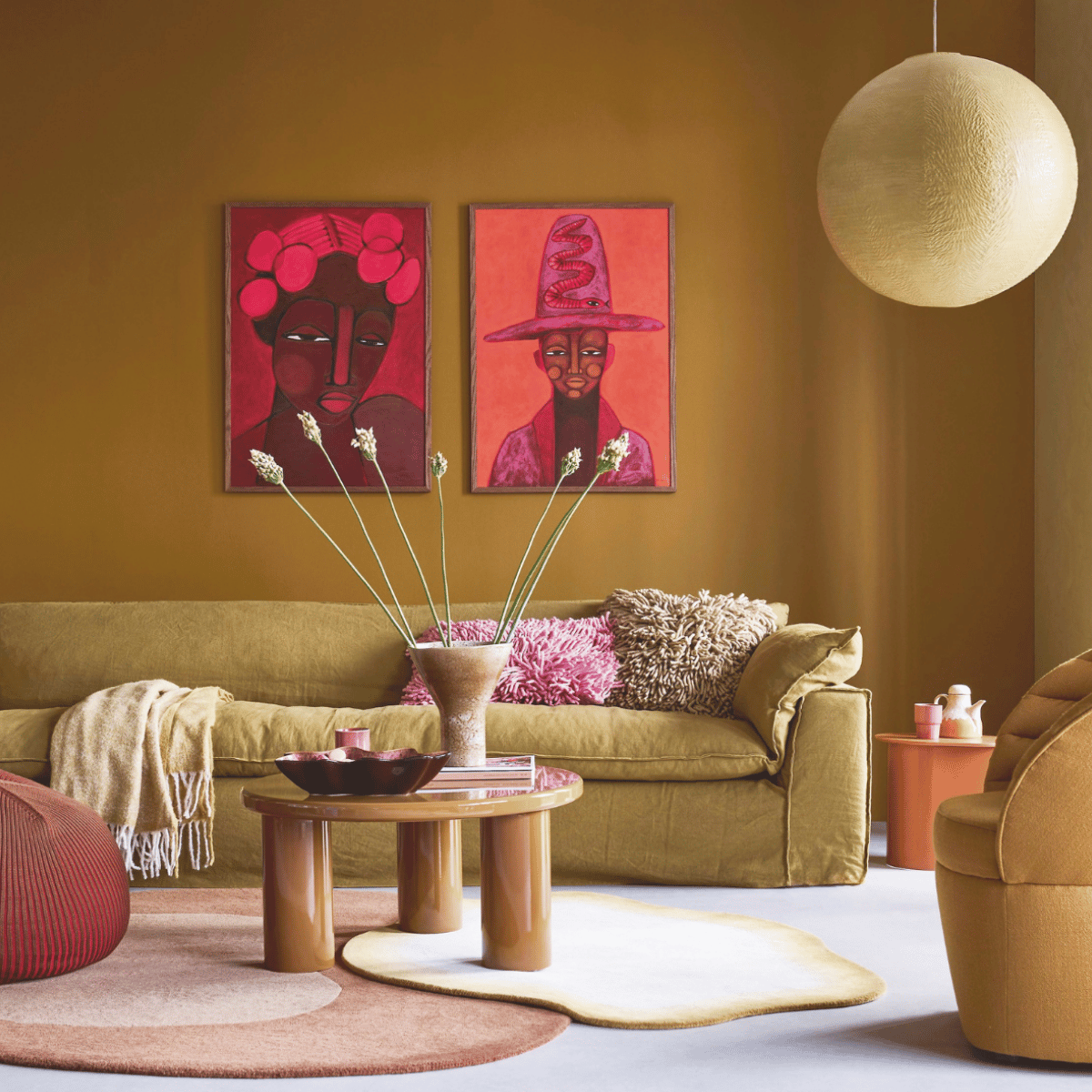 Welke kleuren passen goed bij elkaar en wat is het effect van groen, blauw of juist een donkere tint in je interieur? Met deze tips durf je net een beetje meer.