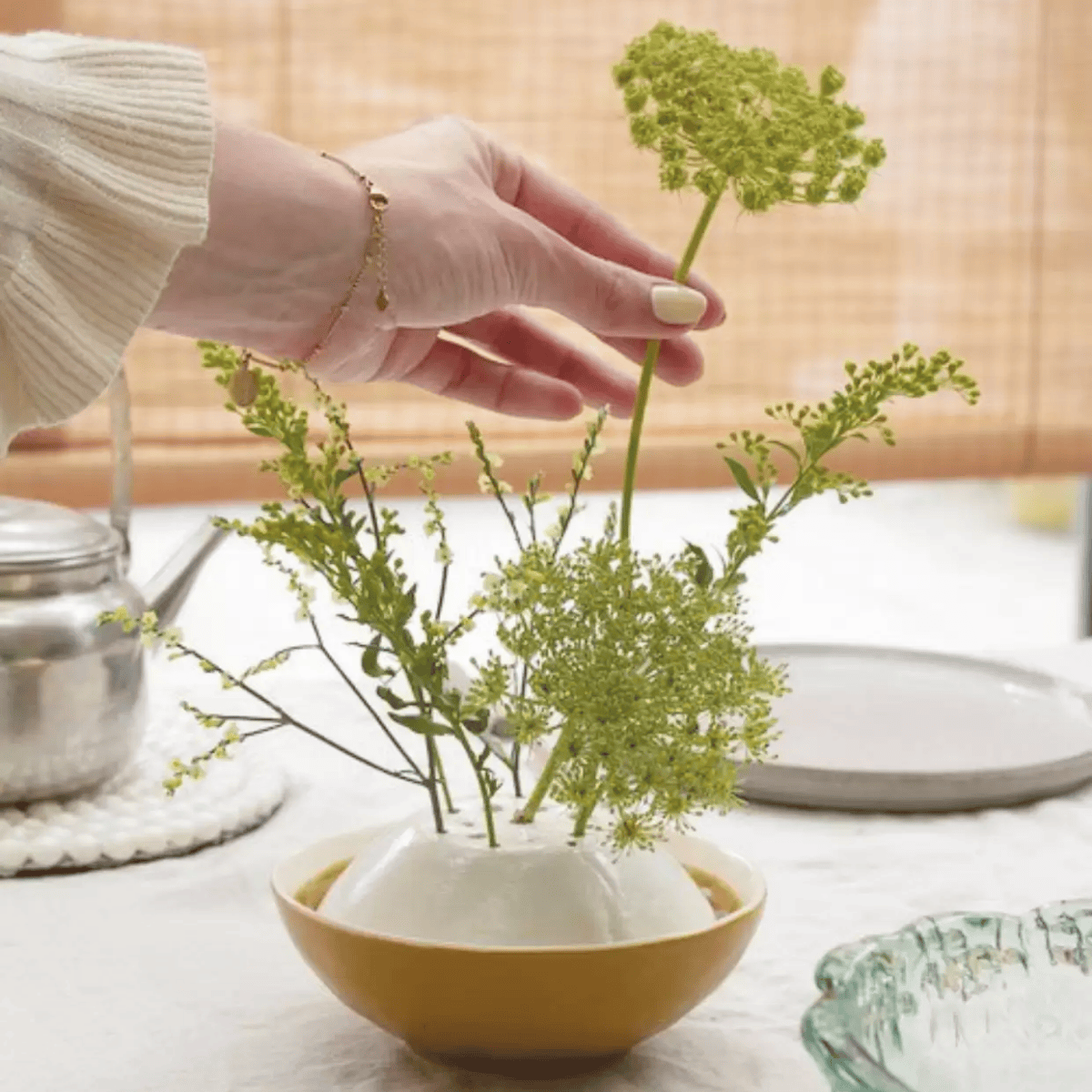 Van klei naar kunst: bloemschikken op z’n Japans met deze zelfgemaakte bloemkikker