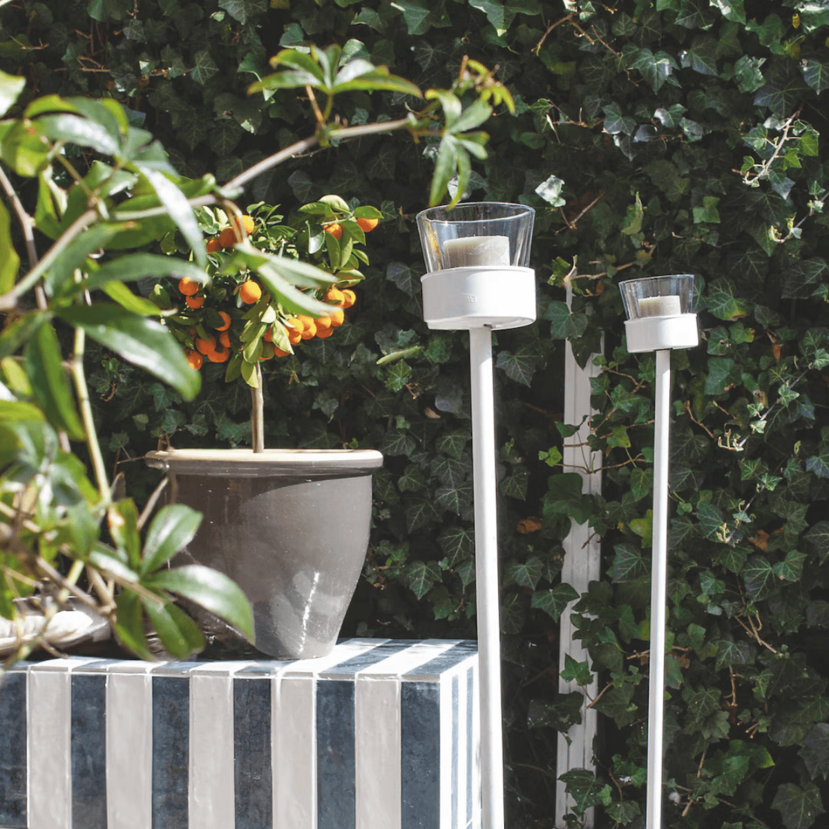 Chique tuinfakkel maken? Deze budget-DIY zorgt voor instant sfeer