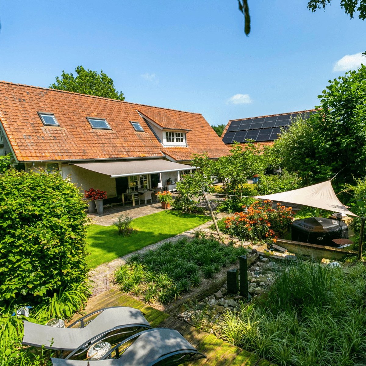 Funda-parel: spot hoe de landelijke woonstijl in deze woonboerderij een moderne touch krijgt