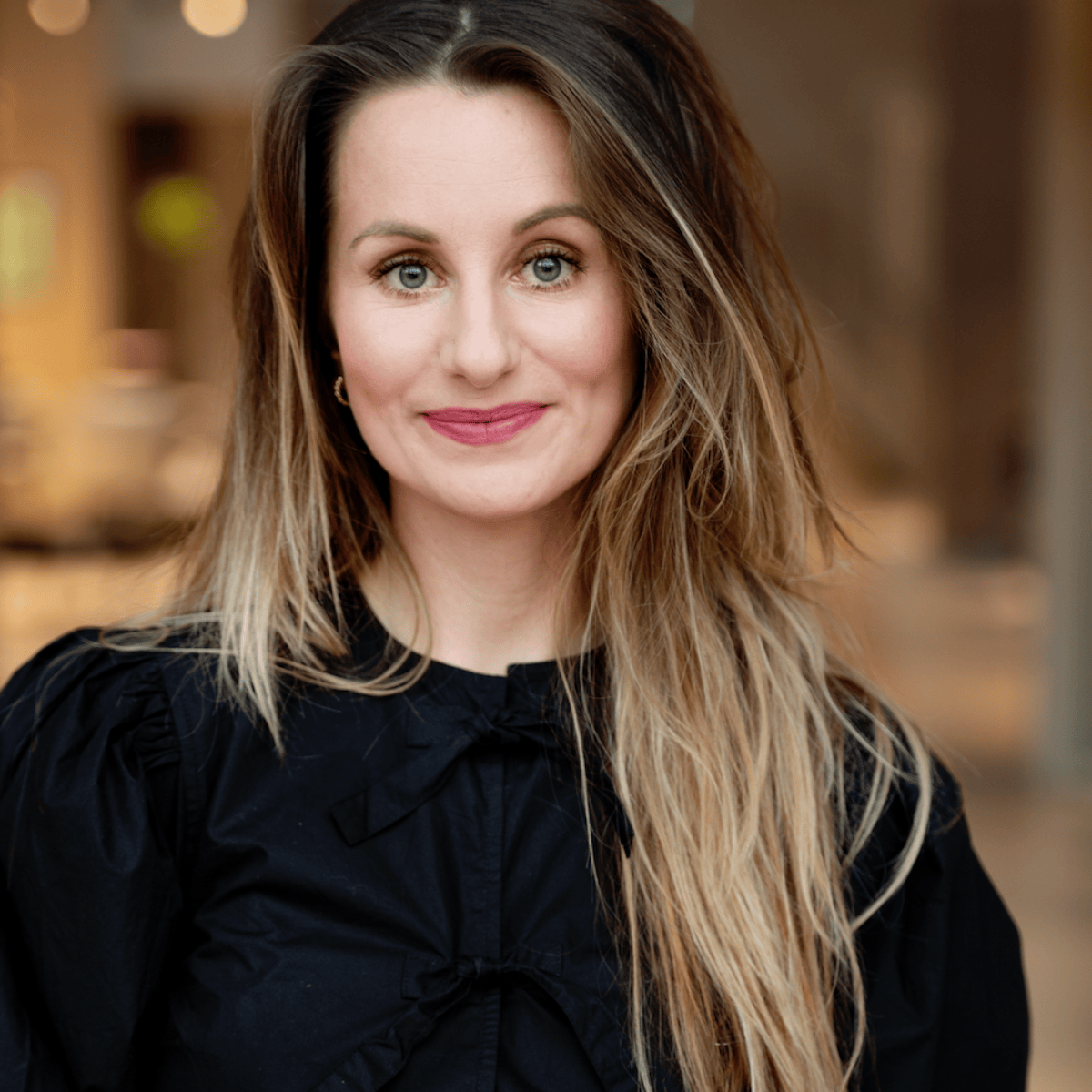 Stylist Kelly bij Philyan en Jessamine in Rhoon. Jessamine wil een discobal aan het plafond, maar Philyan woont liever prikkelarm en modern.