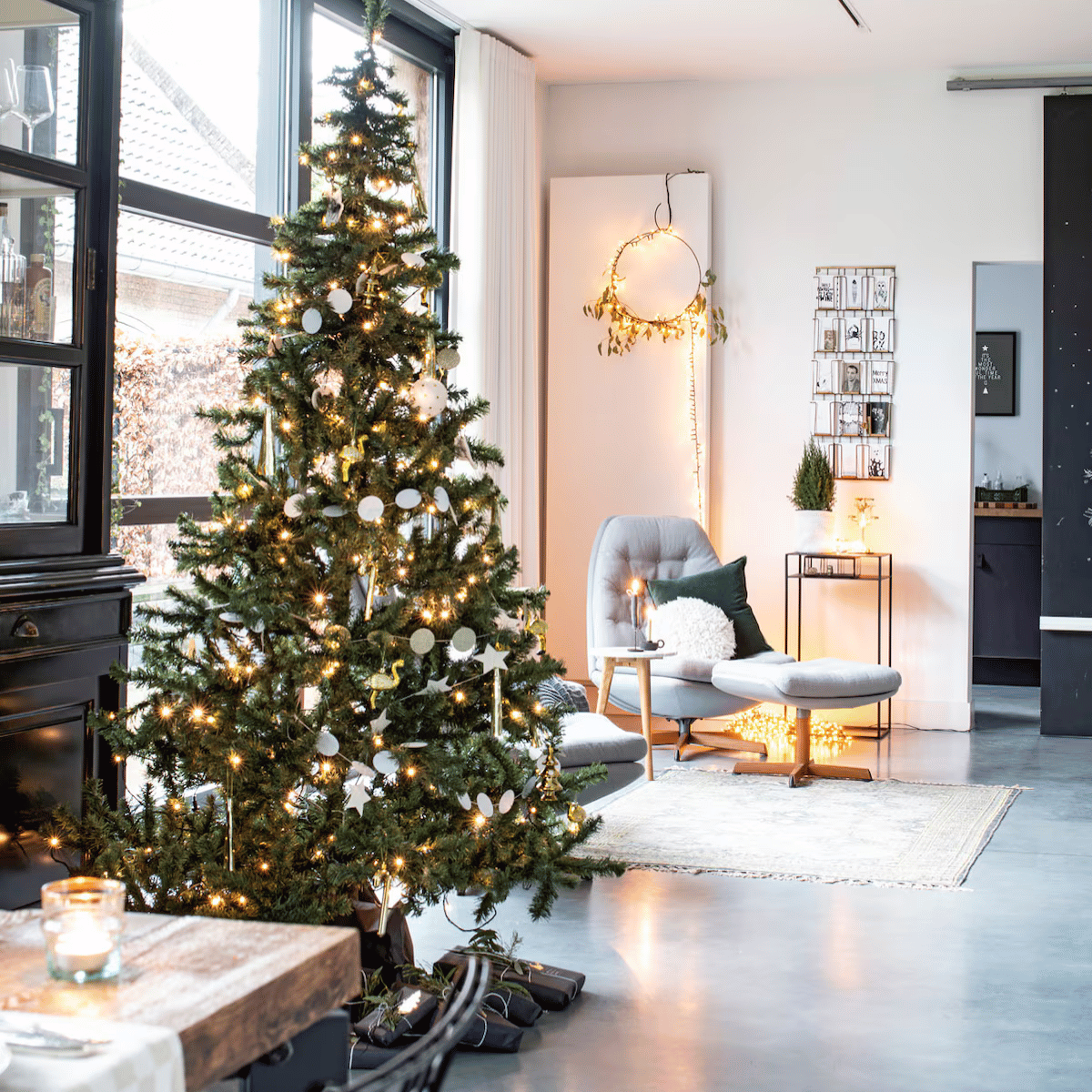 Zo maak je de kunstkerstboom weer wonderschoon
