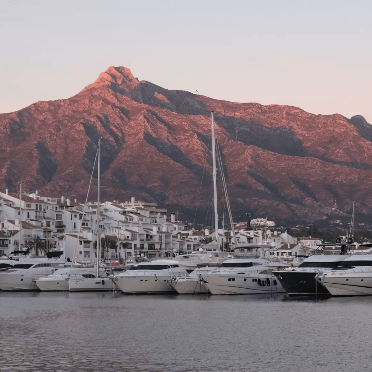 Van trendy restaurants tot beachclubs: dit zijn 9 hotspots in Marbella