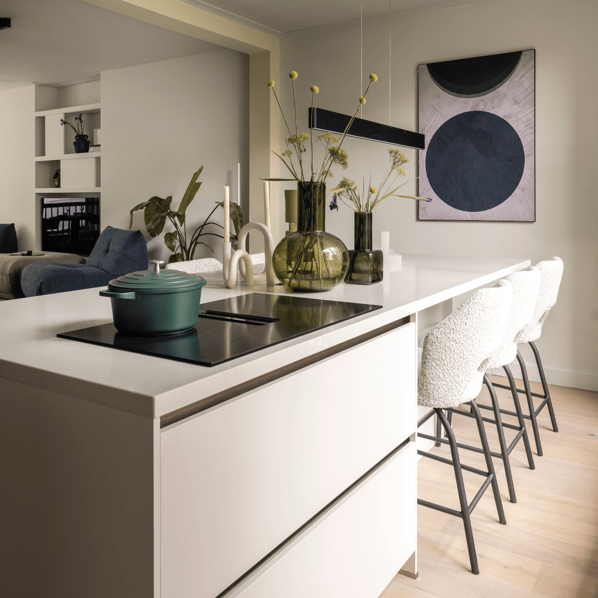 Wil je net als Kelly zo'n zachte sfeer creëren? Ga voor groen- en blauwtinten en shop items in dezelfde stijl.