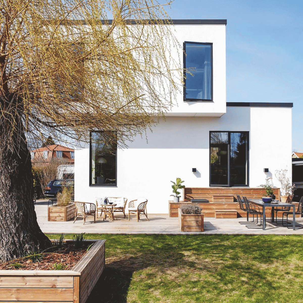 Een nieuwbouwhuis steriel? Niet bij Lone. Samen met haar man Kern toverde ze hun compacte woning om tot een lichte villa.